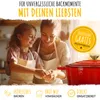 A mother and daughter are baking together in a kitchen, with a red pot in the foreground. Voir les images du produit