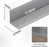 A close-up view of a flexible PVC skirting board with dimensions indicated, and a smaller inset image showing the product installed. Anteprima dell’immagine prodotto