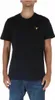 A man wearing a black t-shirt and blue jeans. Produktbild-Vorschau