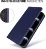 A dark blue flip cover phone case is shown with a portion of a smartphone inside. Three stylized lightning bolt graphics indicate magnetic attraction. Produktbild-Vorschau