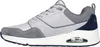A side view of a single sneaker. Voir les images du produit