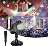 A snowflake projector light is shown projecting colorful snowflakes onto a house and trees decorated for winter. Produktbild-Vorschau