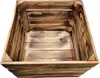 An empty, burnt wooden crate is shown from a slightly elevated angle against a white background. Anteprima dell’immagine prodotto