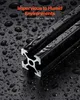 A black anodized aluminum extrusion with water droplets on it, set against a dark, wet background. Anteprima dell’immagine prodotto