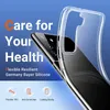 A clear phone case is shown on a blue background, with text highlighting its features. Produktbild-Vorschau