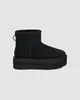 A black UGG Classic Mini Platform boot is shown against a light gray background. Anteprima dell’immagine prodotto
