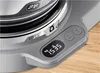 A close-up of a digital scale with a display showing weight. Voir les images du produit