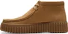 A side view of a brown leather shoe. Voir les images du produit