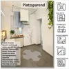 A bathroom or laundry room with a ceiling-mounted drying rack holding towels, and icons indicating various locations where the product can be used. Voir les images du produit