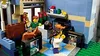 A Lego pet shop scene with minifigures and animals. Náhled obrázku produktu