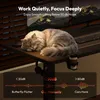 A cat sleeping on a desk with computer monitors in the background, and sound level comparisons at the bottom. Produktbild-Vorschau