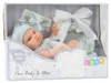 Poupée bébé, tenue grise, bonnet, bavoir, 18 cm Voir les images du produit 4
