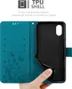 A hand is holding open a teal flip phone case, revealing the black TPU shell inside. Produktbild-Vorschau
