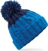 A close-up studio shot of a knitted beanie. Anteprima dell’immagine prodotto