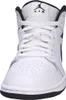 A close-up front view of a white Nike Air Jordan sneaker. Anteprima dell’immagine prodotto
