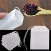 A collage showing empty tea bags and dried hibiscus flowers on a wooden spoon. Produktbild-Vorschau