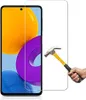 A screen protector is shown being tested with a hammer. Produktbild-Vorschau