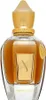 A studio shot of a perfume bottle. Voir les images du produit