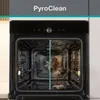 A split image showing the inside of an oven, with one side clean and the other side dirty, highlighting a cleaning feature. Voir les images du produit