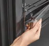 A hand is shown adjusting a metal rack inside an oven. Náhled obrázku produktu
