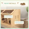 A close-up view of a wooden hamster cage with text overlays highlighting features. Voir les images du produit