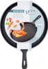 A frying pan is shown on its packaging, with food items like bacon, eggs, and tomatoes depicted as if cooking in it. Voir les images du produit