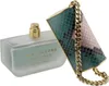 Marc Jacobs Decadence Eau So Decadent Flakon, goldene Kette und Deckel mit Schlangenprint liegen seitlich neben dem Zerstäuber. Produktbild-Vorschau