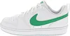 A side view of a white Nike Court Borough Low Recraft sneaker with a green Nike swoosh. Anteprima dell’immagine prodotto