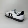 A side view of an Adidas Samba sneaker against a neutral background. Voir les images du produit