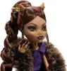 Close-up of a Monster High doll's face and upper body. Voir les images du produit