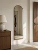 Ansicht im Wohnraum des LunaMirror Rowan Ganzkörperspiegels in Dunkelbraun, 161 x 52 cm Produktbild-Vorschau
