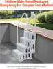 A white pool ladder with four steps is positioned next to a pool, with a wooden deck and greenery in the background. Anteprima dell’immagine prodotto