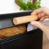 Kompaktní černý kovový chlebník s odklápěcím víkem Náhled obrázku produktu 8
