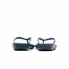 Two flip-flops are shown from the back on a white background. Voir les images du produit