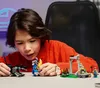LEGO® Fortnite® 77075 Peely et Sparkplug et leur campement Voir les images du produit 28