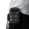 A person wearing a grey t-shirt and black shorts with a dark grey phone holster attached to their belt. Produktbild-Vorschau