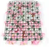The back of a floral wall panel with pink and white artificial flowers attached to a green grid. Podgląd zdjęcia produktu