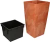 A black planter insert and a tall, square, terracotta-colored planter are shown against a white background. Voir les images du produit