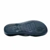 The bottom view of a blue flip-flop sandal. Voir les images du produit