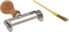 A ravioli cutter and a brush are shown against a white background. Voir les images du produit