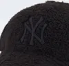 New Era 9Forty Women Sherpa Cap New York Yankees black Produktbild-Vorschau 9