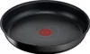 A black frying pan with a red logo in the center. Anteprima dell’immagine prodotto