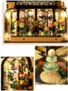 A collage of images showing a detailed model of a botanical garden greenhouse with lights, a close-up of the greenhouse interior, and a close-up of a fountain. Anteprima dell’immagine prodotto