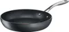A black frying pan with a silver handle is shown against a white background. Voir les images du produit