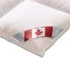 A close-up of a white duvet with a band featuring the Canadian flag. Produktbild-Vorschau