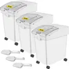 Three white food storage containers of varying sizes are arranged diagonally, with three clear scoops in the foreground. Produktbild-Vorschau