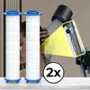 Two filter cartridges are shown in the foreground, with a shower head and a person showering in the background. A yellow highlight draws attention to a detail of the shower head. Anteprima dell’immagine prodotto