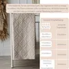 A quilted blanket draped over a bed frame, with a size recommendation chart next to it. Produktbild-Vorschau