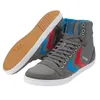 A pair of high-top sneakers shown from a diagonal angle against a white background. Produktbild-Vorschau