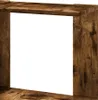 A close-up view of a wooden shelf corner. Náhled obrázku produktu